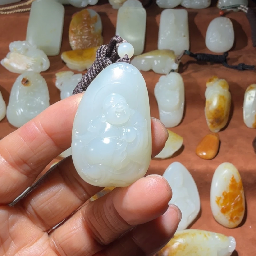 文***儿和田玉未镶嵌颈饰