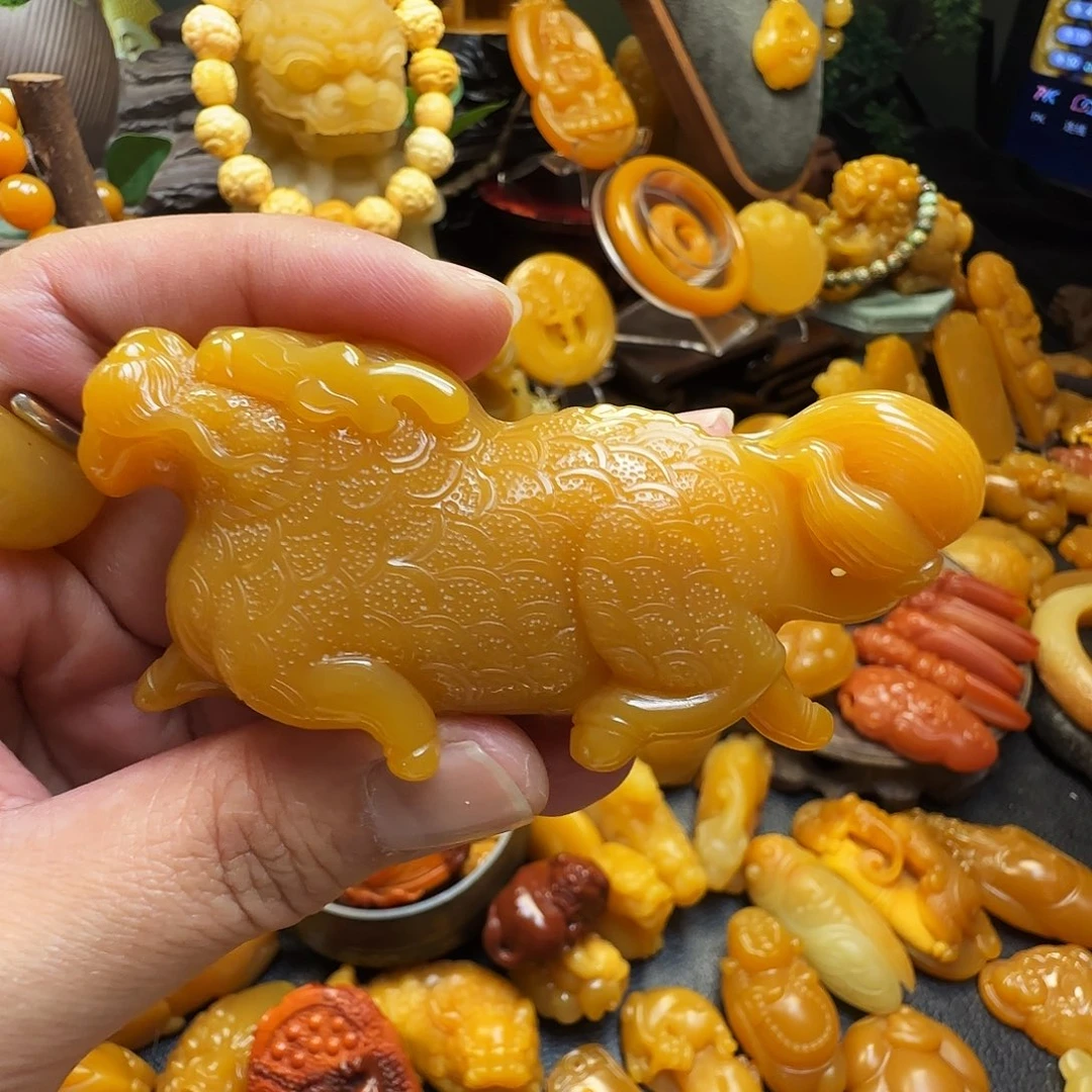 石英质玉（缅黄）未镶嵌手把件全品麒麟立体雕刻（不退换）