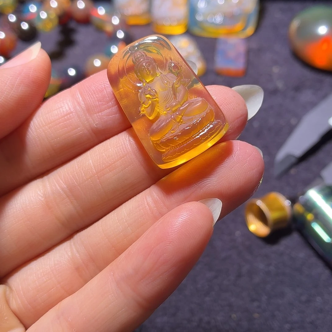 未镶嵌颈饰琥珀吊