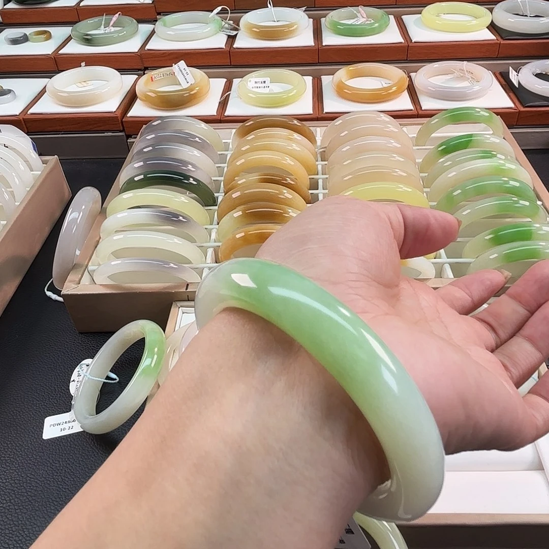 和田玉未镶嵌手镯57白冰翠