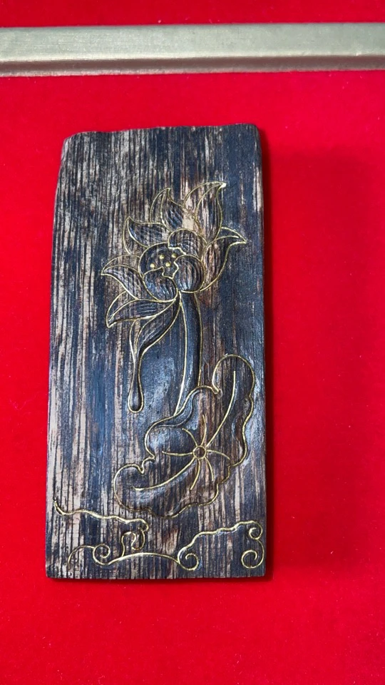 沉香吊坠镶嵌雕刻设计莲花