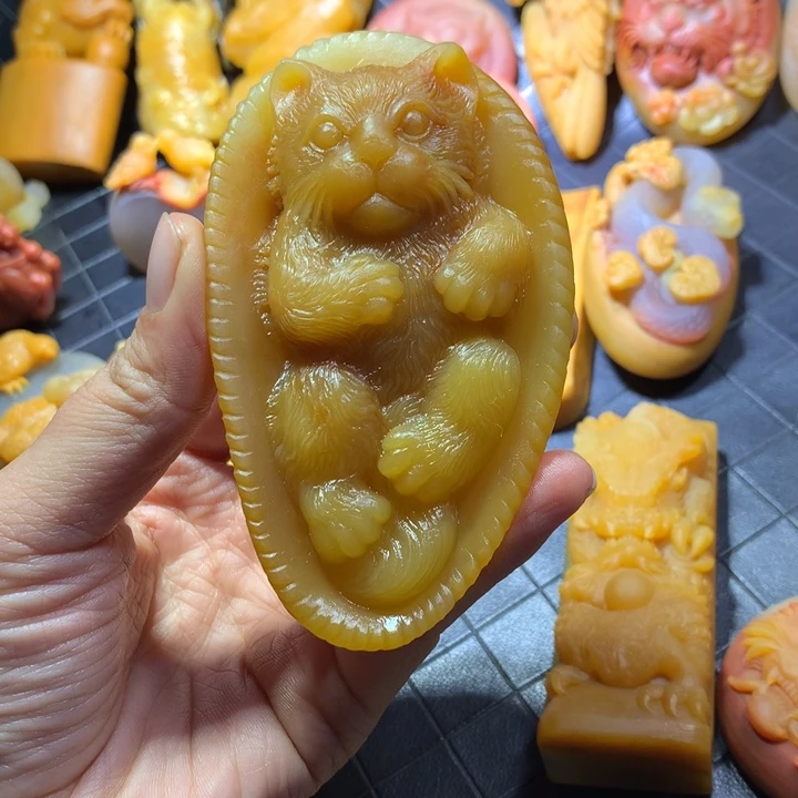 石英质玉（黄龙玉）未镶嵌颈饰