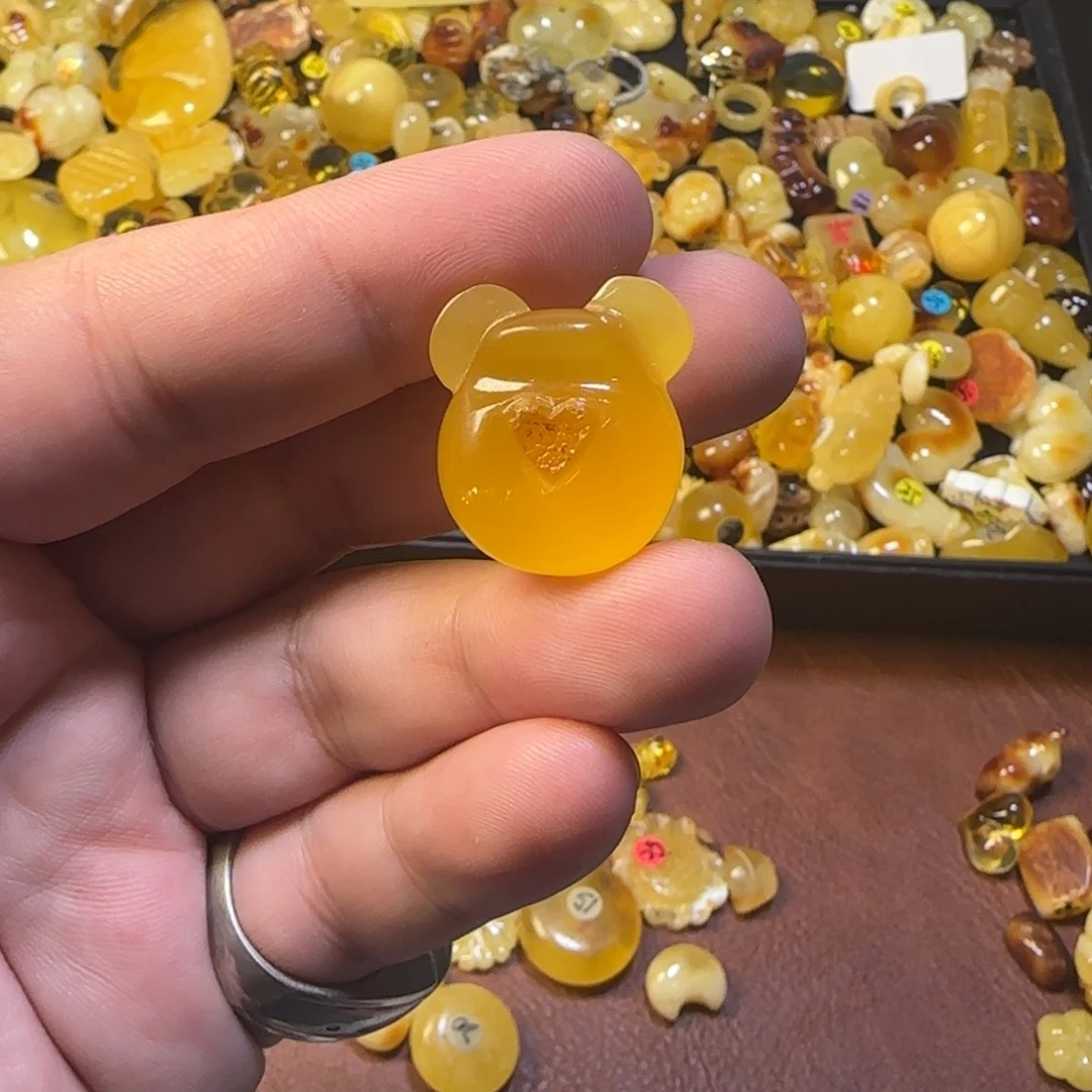 琥珀未镶嵌裸石4克