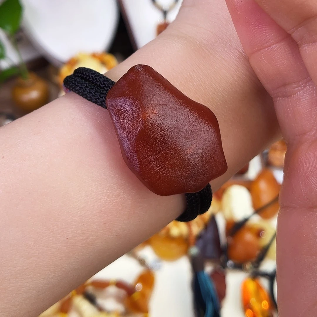 琥珀珠宝奇石未镶嵌，