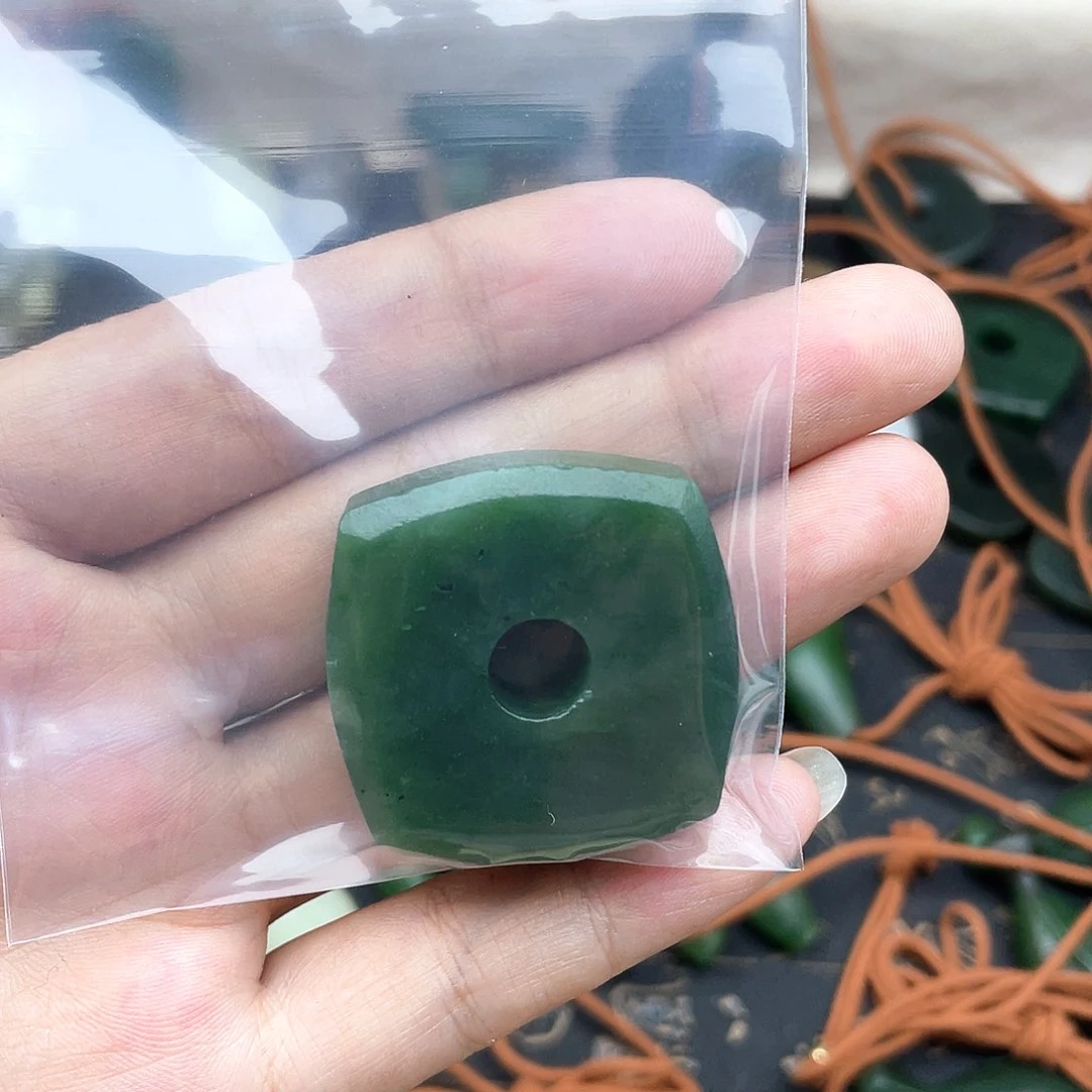 颈饰未镶嵌和田玉（糖玉）康****所