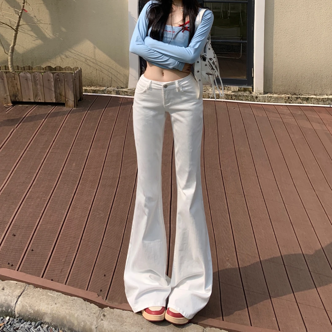 白色微喇牛仔裤女2025秋季薄绒低腰辣妹修身弹力显瘦直筒马蹄裤子