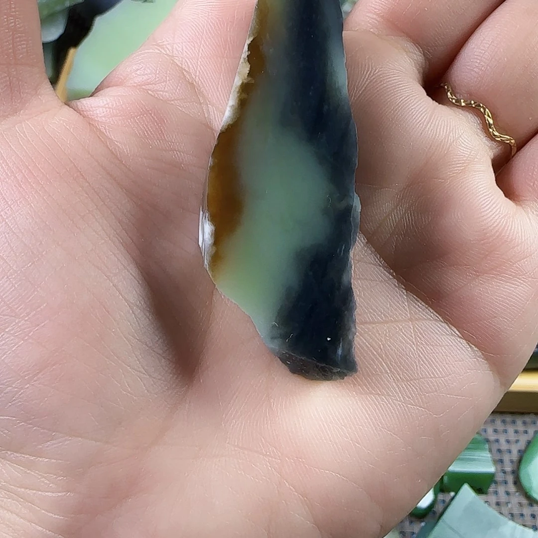 M***鸦和田玉未镶嵌颈饰