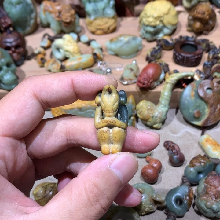 未镶嵌岫岩河磨玉（透闪石质玉）挂件