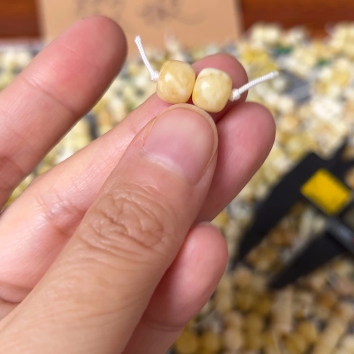 蜜蜡未镶嵌裸石8mm一对