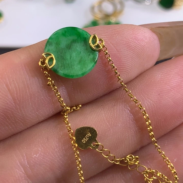 翡翠18K金镶嵌颈饰翡翠