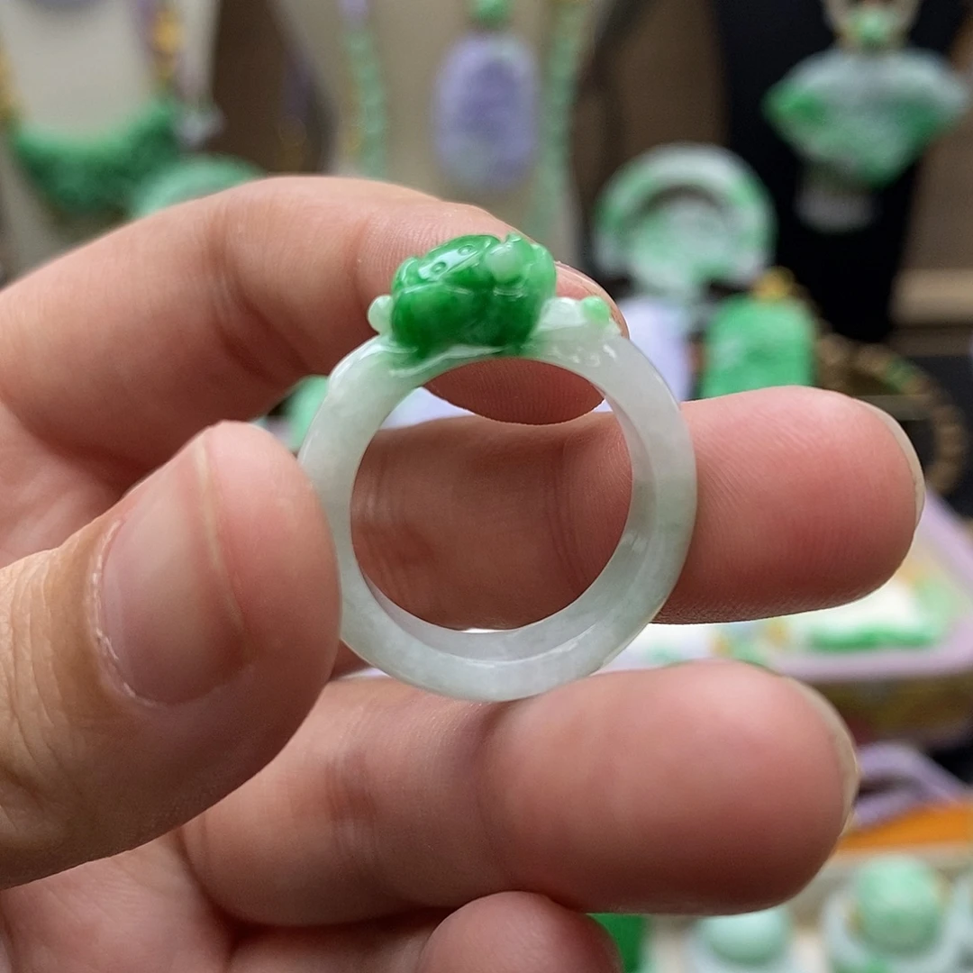 翡翠未镶嵌颈饰戒圈17