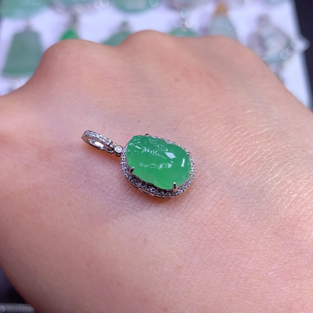 翡翠颈饰18K金镶嵌冰甜阳貔貅小挂坠