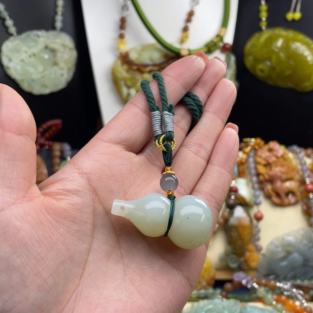 未镶嵌蛇纹石玉颈饰