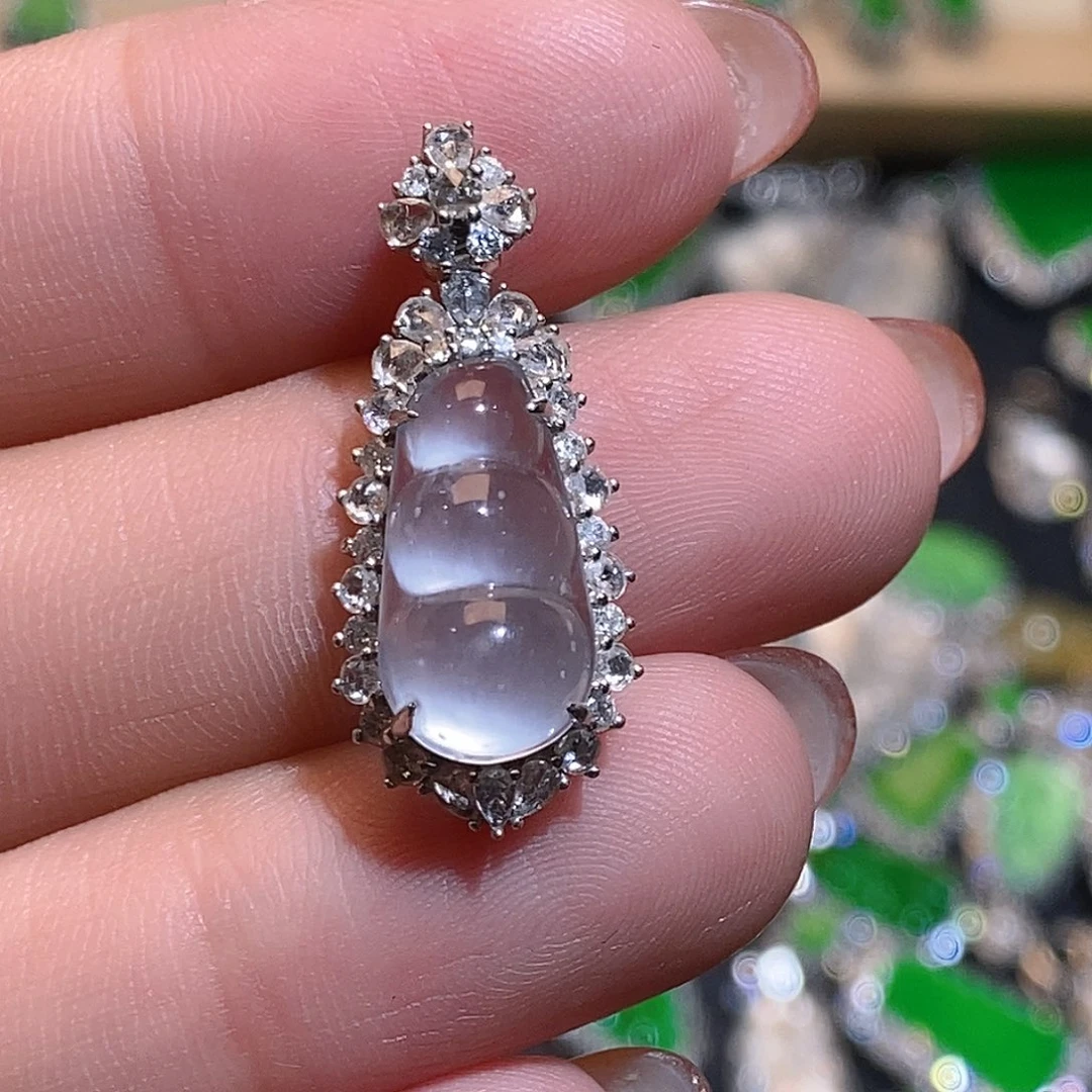 翡翠18K金镶嵌颈饰豆子