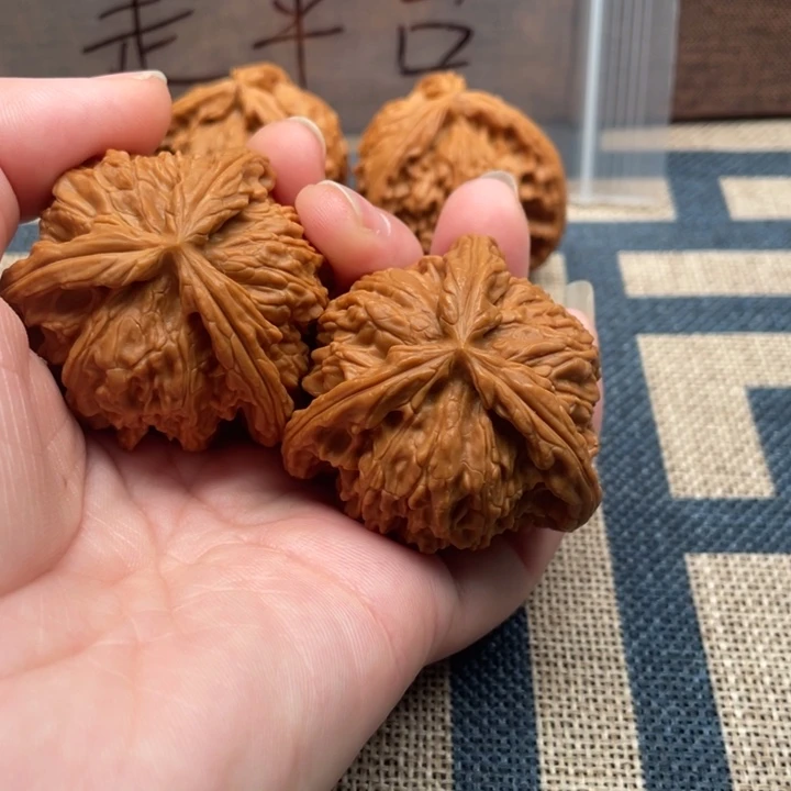 邢***@核桃白狮子43核桃