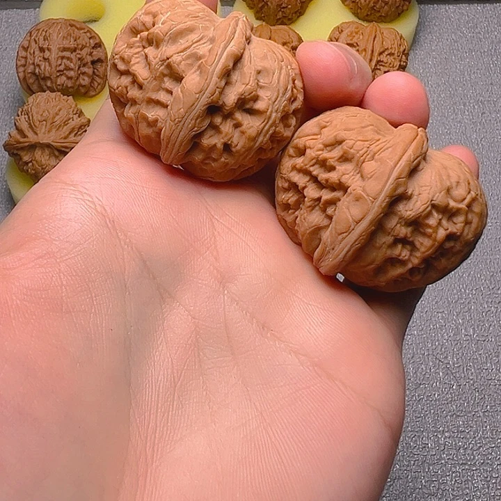 把件桃核。**。元宝