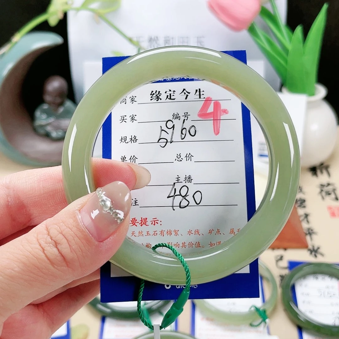 和田玉手镯未镶嵌格*