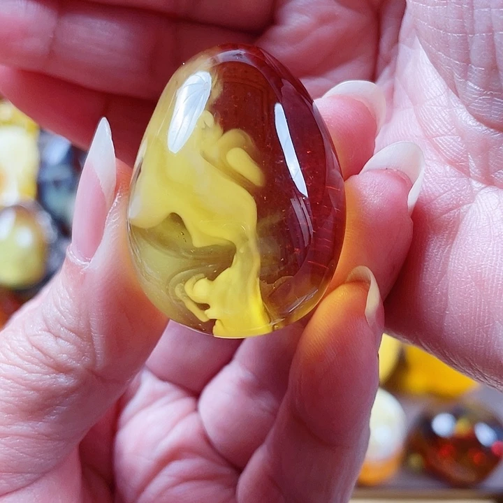 星***雨琥珀未镶嵌裸石吊坠