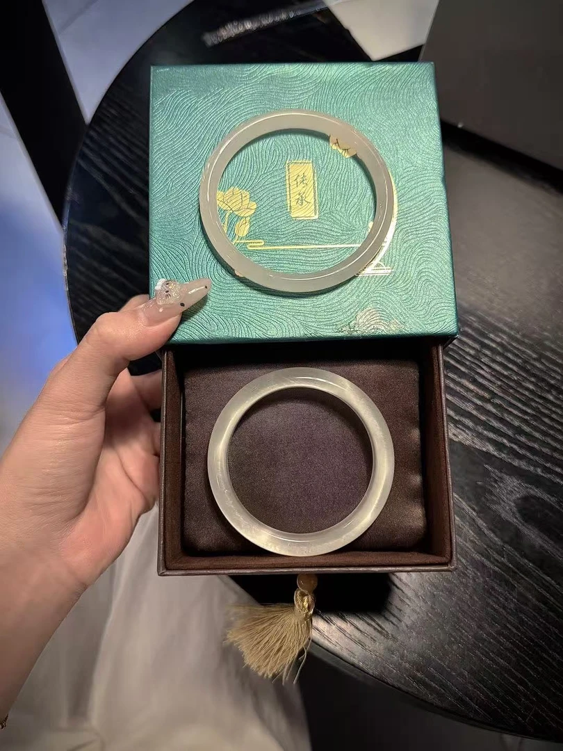 白月光天然正品玛瑙玉髓手镯马料玉髓荔枝冻手镯