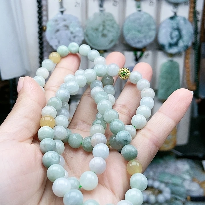 颈饰足铂镶嵌翡翠翡翠