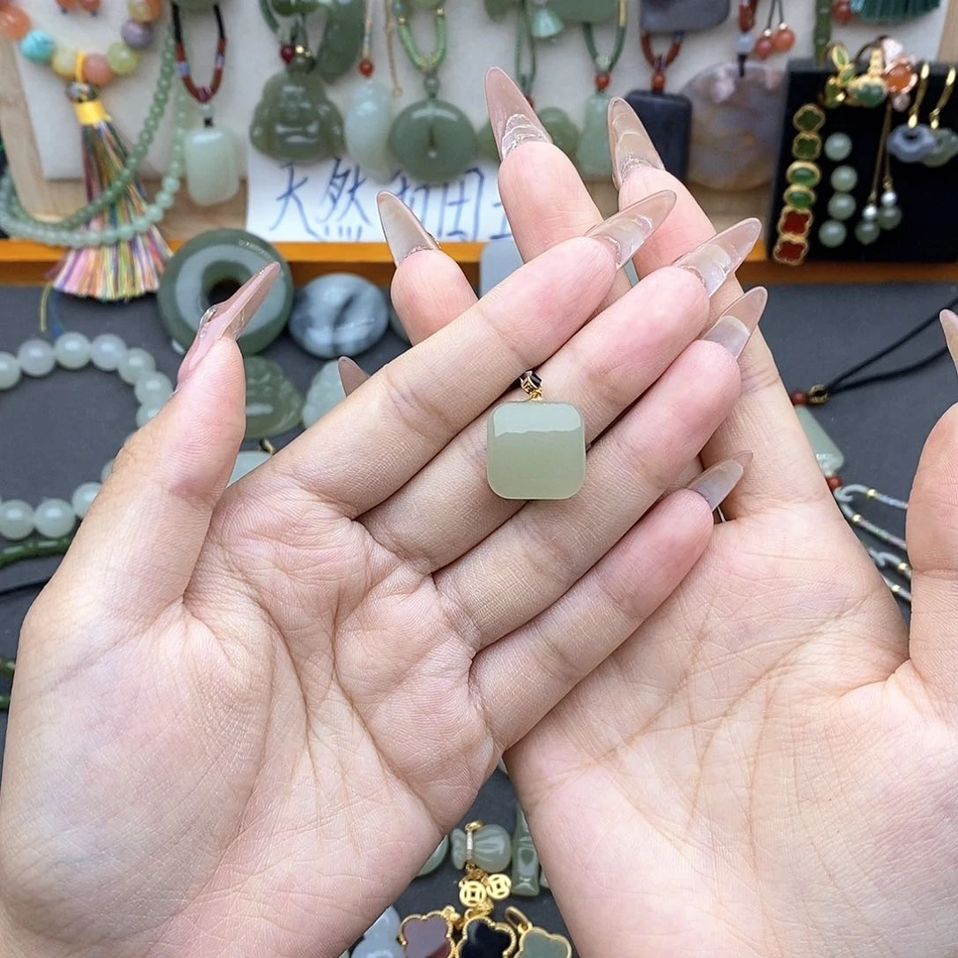 和田玉18K金镶嵌吊坠(不含链)