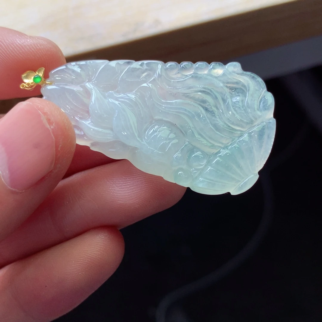 翡翠颈饰18K金镶嵌吊坠