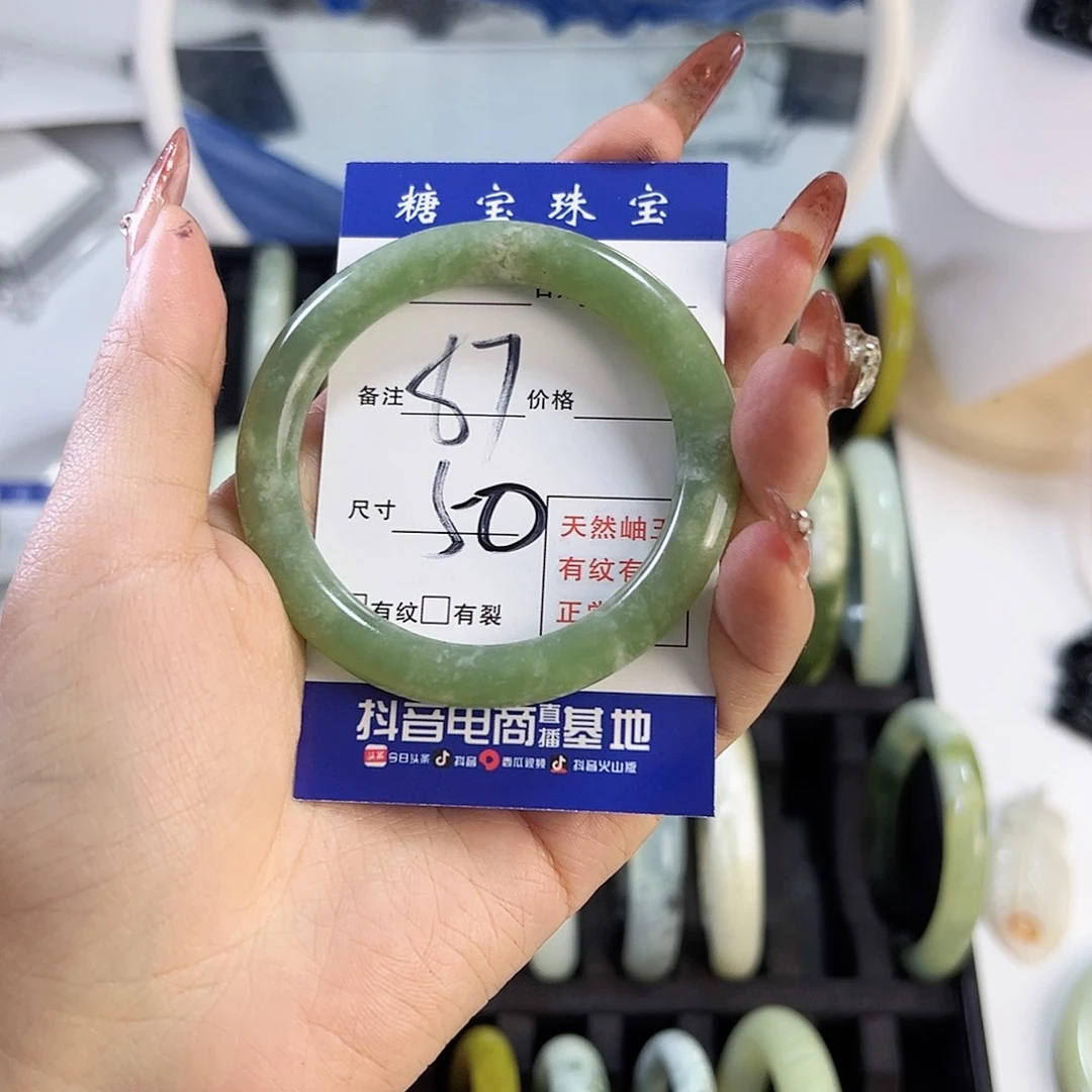 蛇纹石玉手镯未镶嵌来****）