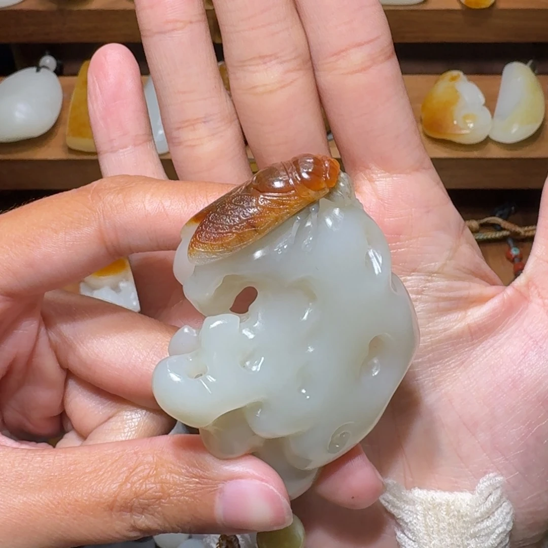 窗***外和田玉未镶嵌挂件一鸣惊人