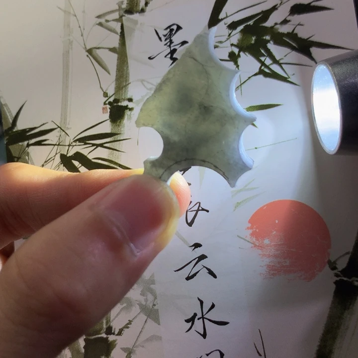 翡翠裸石翡翠吊坠