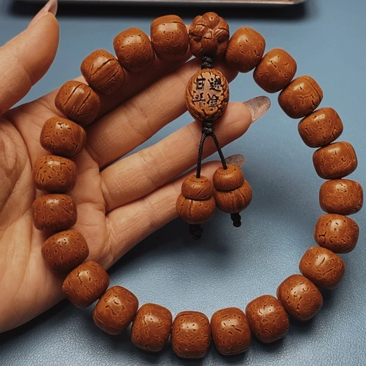 桃核手持老邢16花皮色差21颗