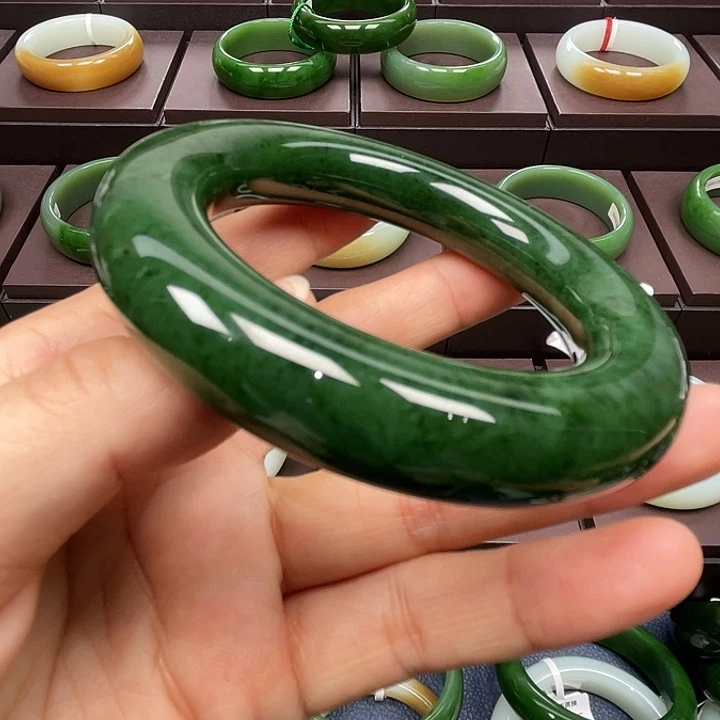 和田玉未镶嵌手镯