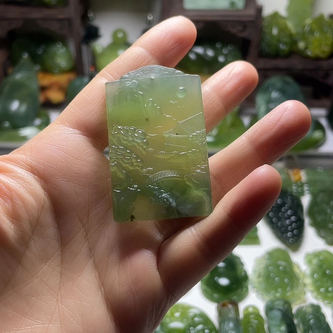 蛇纹石玉未镶嵌颈饰