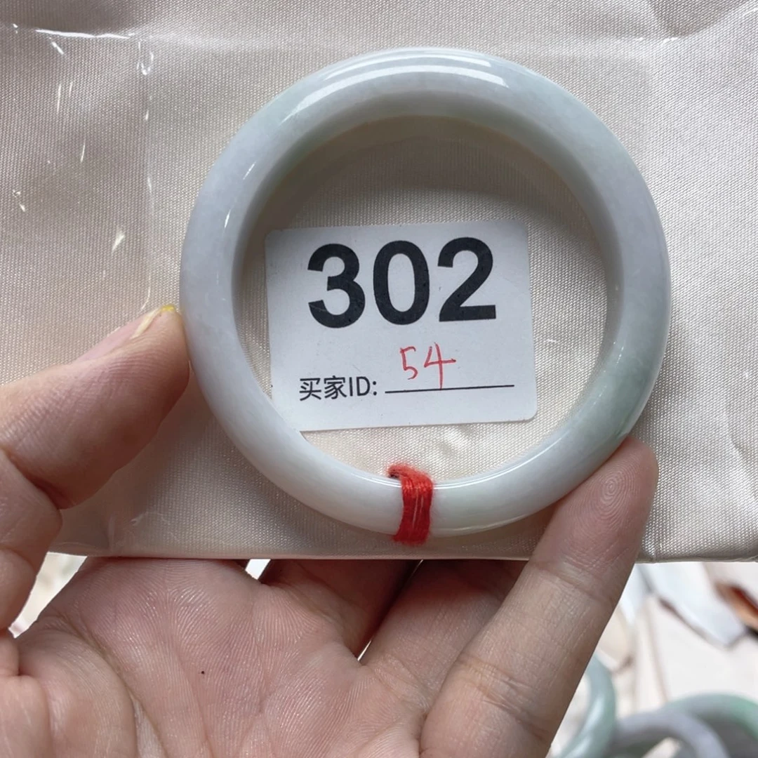 怡***心翡翠手镯未镶嵌302有矿点