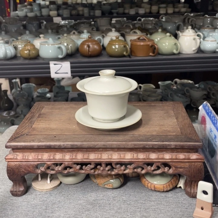 摆件月白釉手拉支烧马蹄盖碗