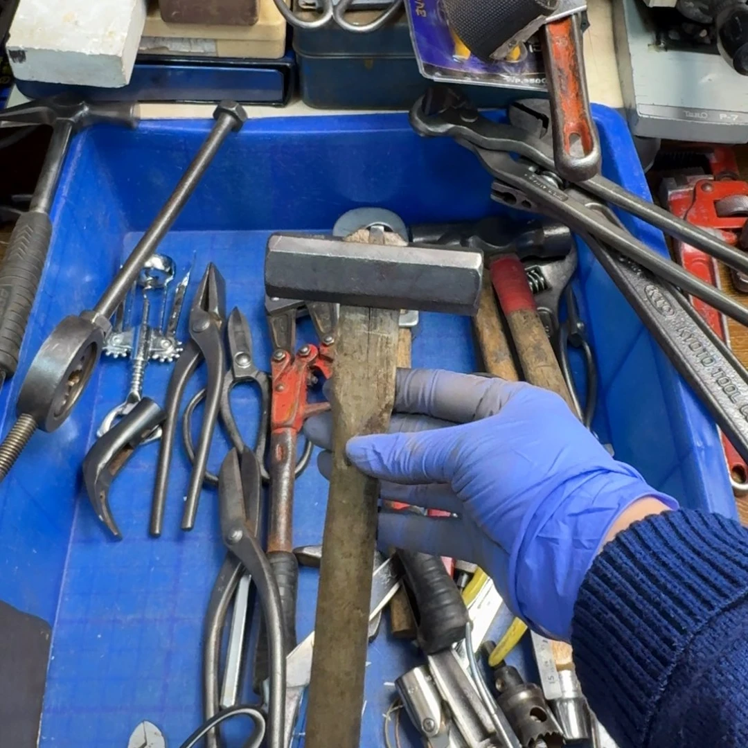 戴***蓝厚款五金工具制造工艺