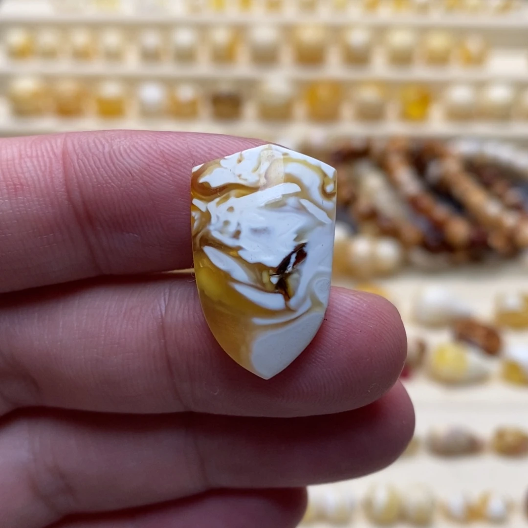 琥珀珠宝奇石未镶嵌