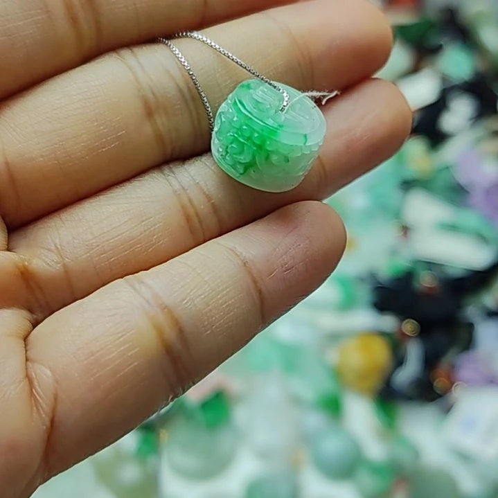 翡翠未镶嵌颈饰14