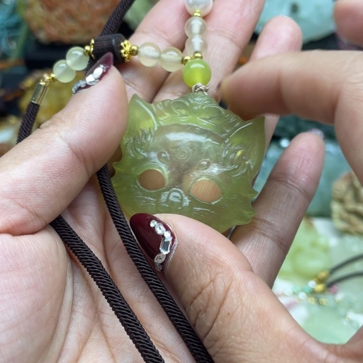 蛇纹石玉未镶嵌颈饰