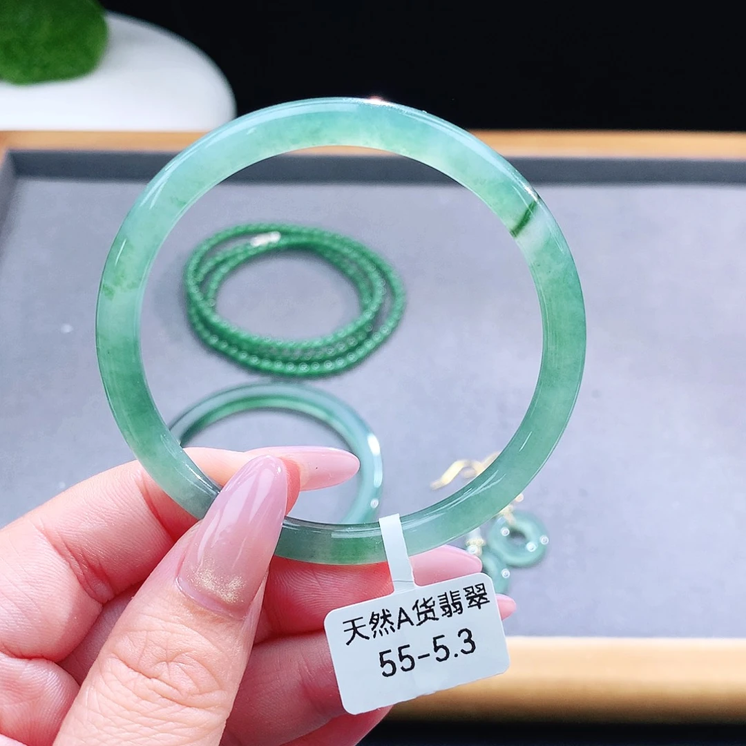 未镶嵌手镯（圆镯）翡翠