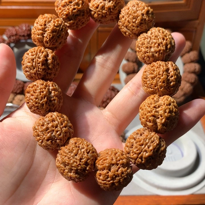 小****吊坠金刚菩提古龙蜂王