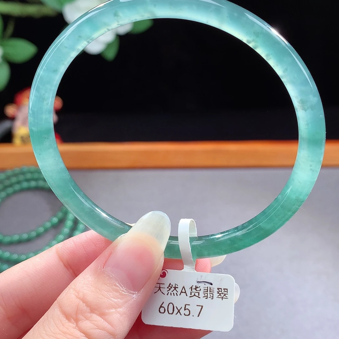未镶嵌手镯（圆镯）翡翠