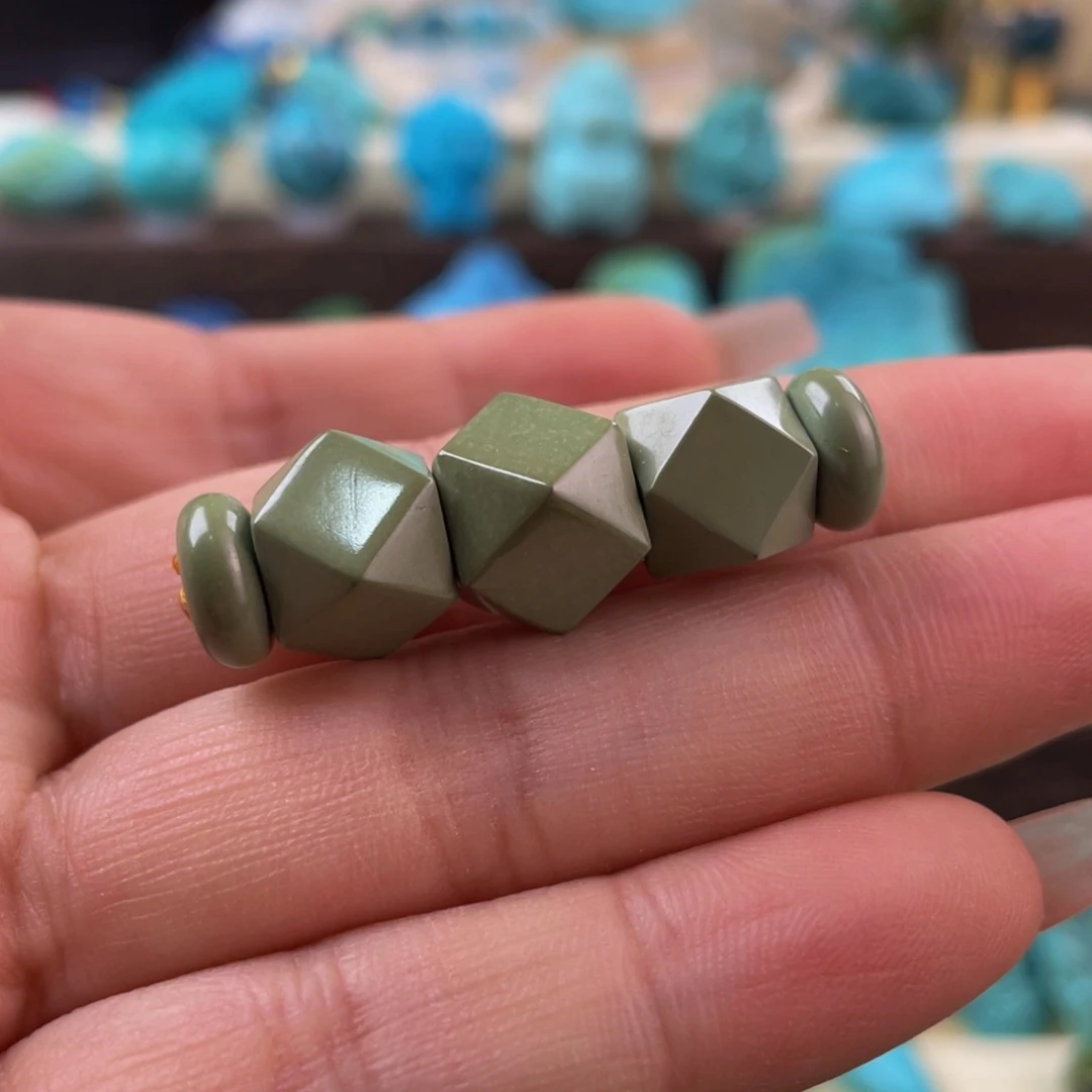 绿松石未镶嵌原矿