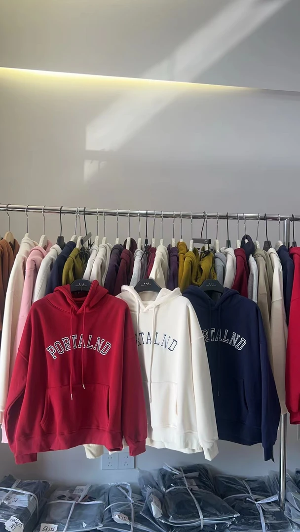 经典字母加绒连帽卫衣