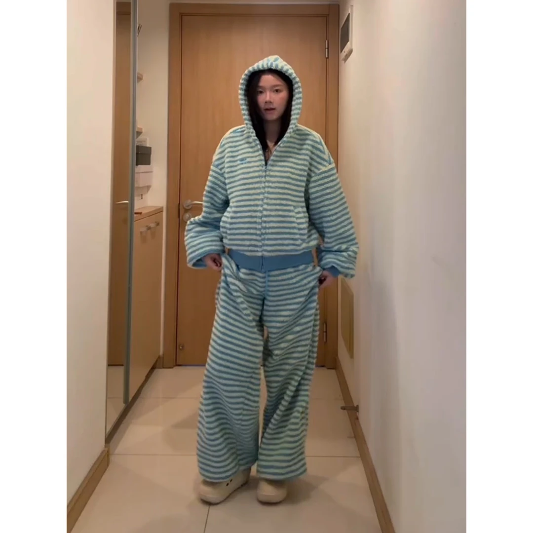 韩版甜美撞色条纹连帽珊瑚绒睡衣女秋冬毛绒绒宽松保暖家居服套装