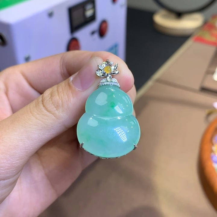 颈饰18K金镶嵌翡翠翡翠