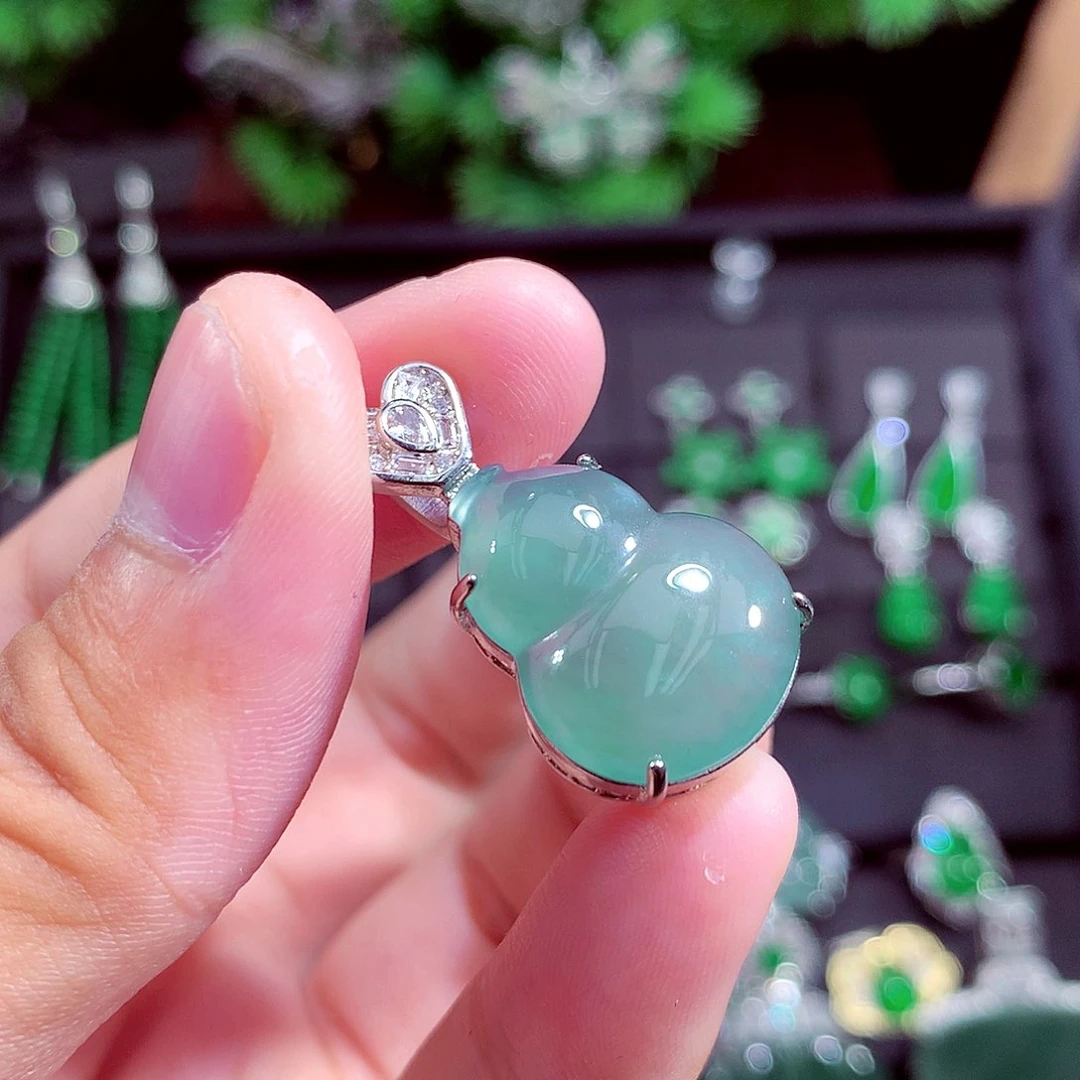 颈饰未镶嵌翡翠天然