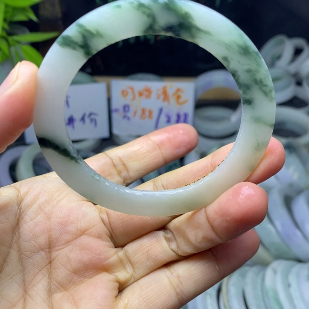 定制翡翠未镶嵌手镯