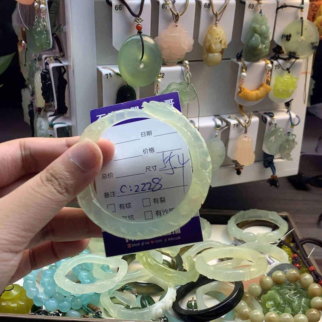 【闪购商品】蛇纹石玉手镯未镶嵌椰*