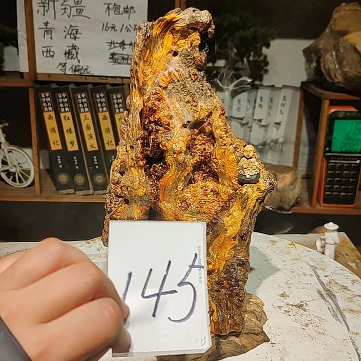 松木福****间145号北沉香琥珀木天然造型
