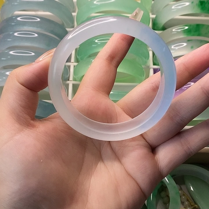 未镶嵌手镯石英质玉